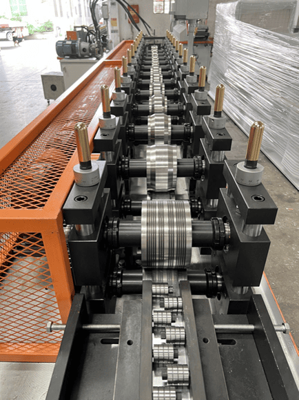 DSR16 Metal Cross Runner Channel ROLL FORMER