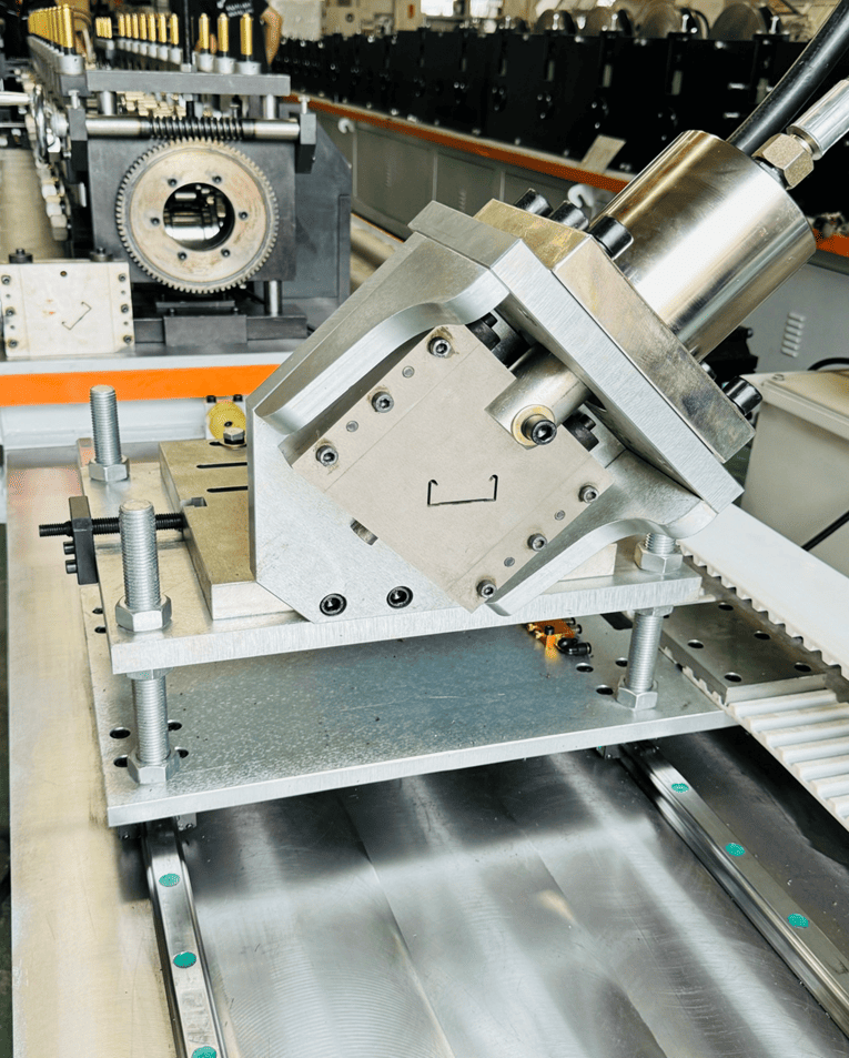 DSR16&19 Metal Cross Runner Channel ROLL FORMER